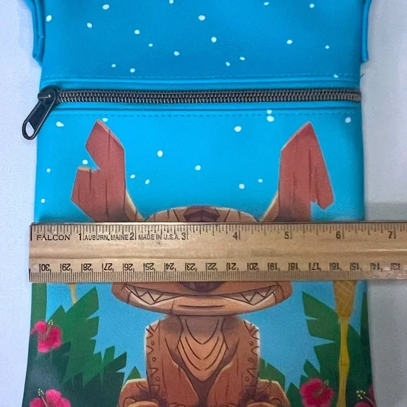 Loungefly - Disney Stitch Tiki Passport Bag - Entertainment Earth Exclusive NWT - Picture 11 of 11